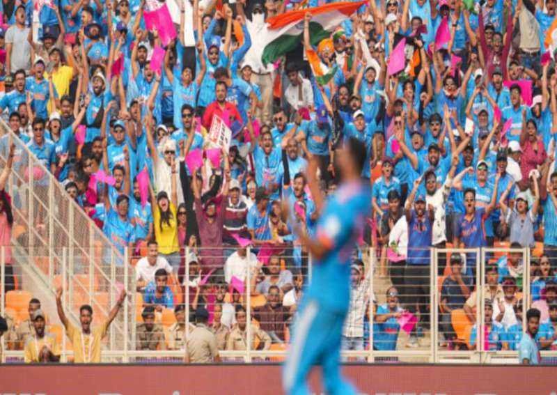 भारत-पाक मैच के दौरान कई दर्शक हुए अस्वस्थ, एम्ब्युलैंस 108 को मिले 150 कॉल