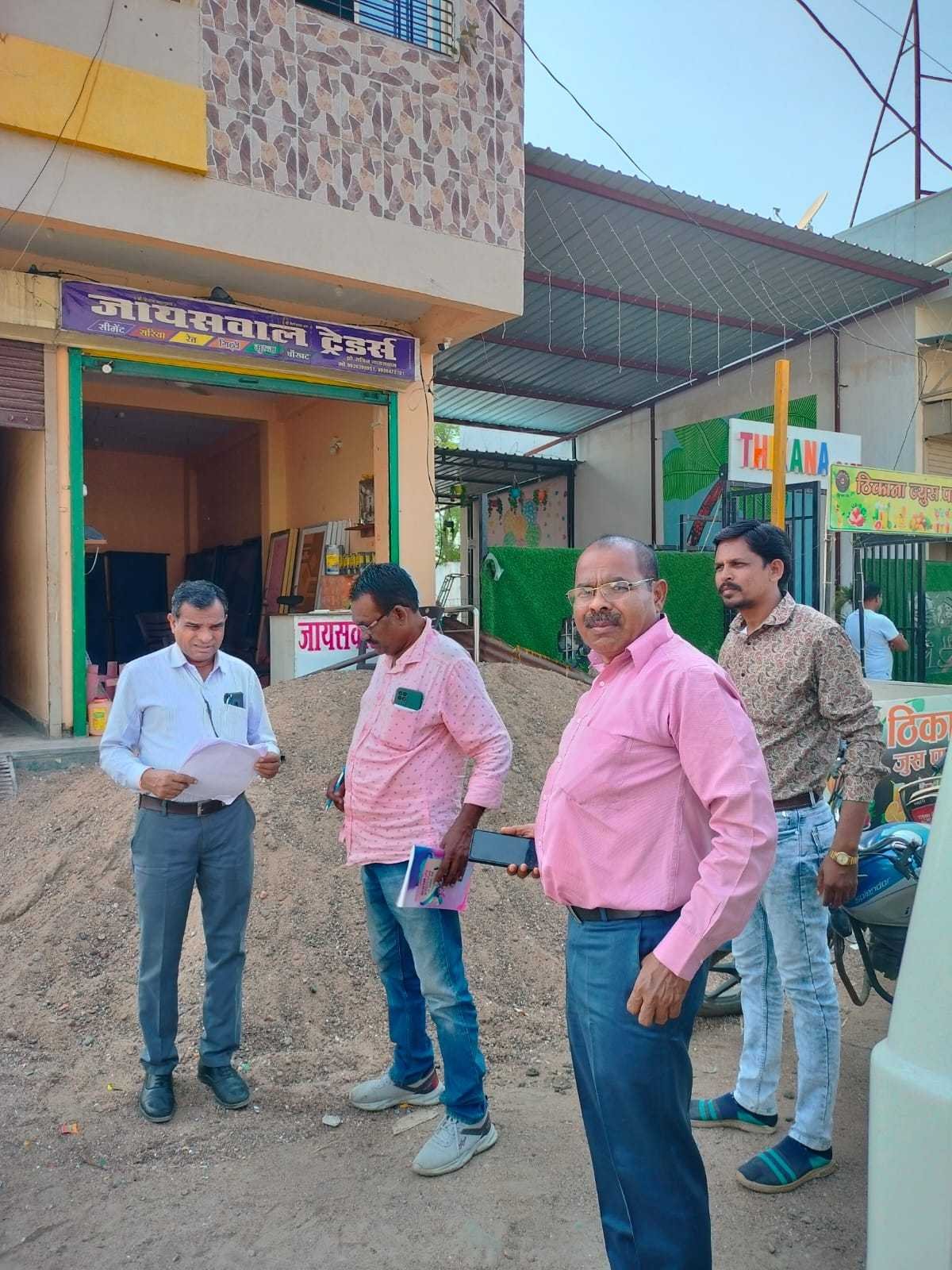 खिरकिया में रेत के अवैध भण्डारण पर की कार्यवाही  