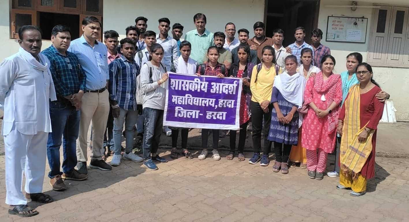 छात्र-छात्राओं ने किया औद्योगिक भ्रमण