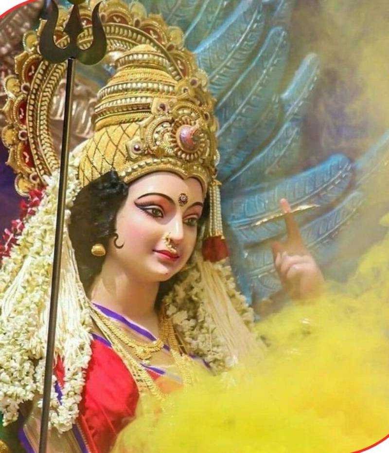 सेवा, आराधना व अनुष्ठानों की तैयारी में लीन श्रद्धालु