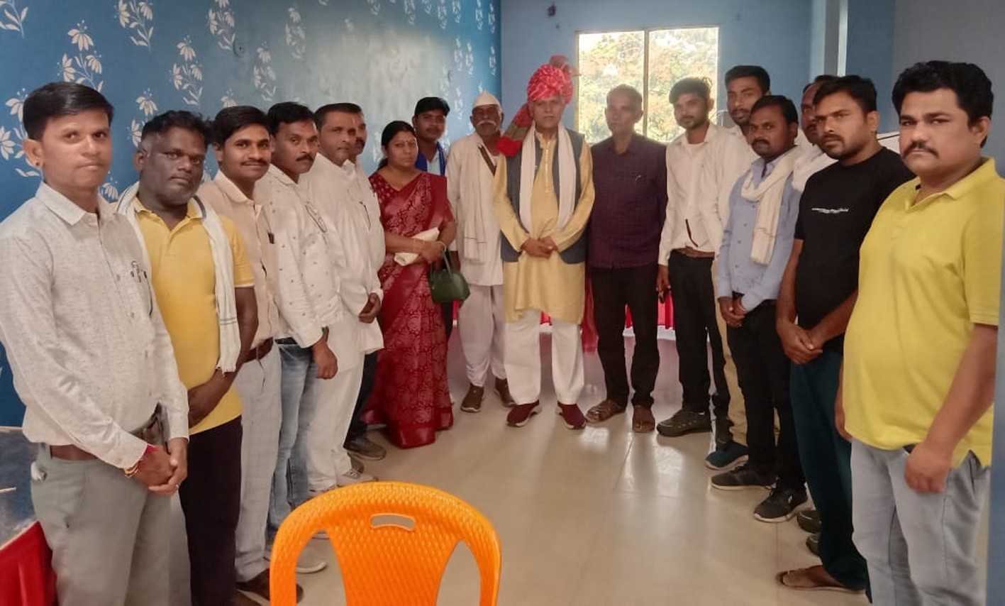 लोकगायक प्रहलाद टिपानिया का किया स्वागत