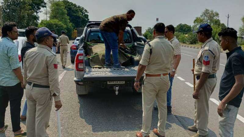 आचार संहिता के दौरान बार्डर चौकियों पर जांच, फिर कार से जब्त किए रुपये