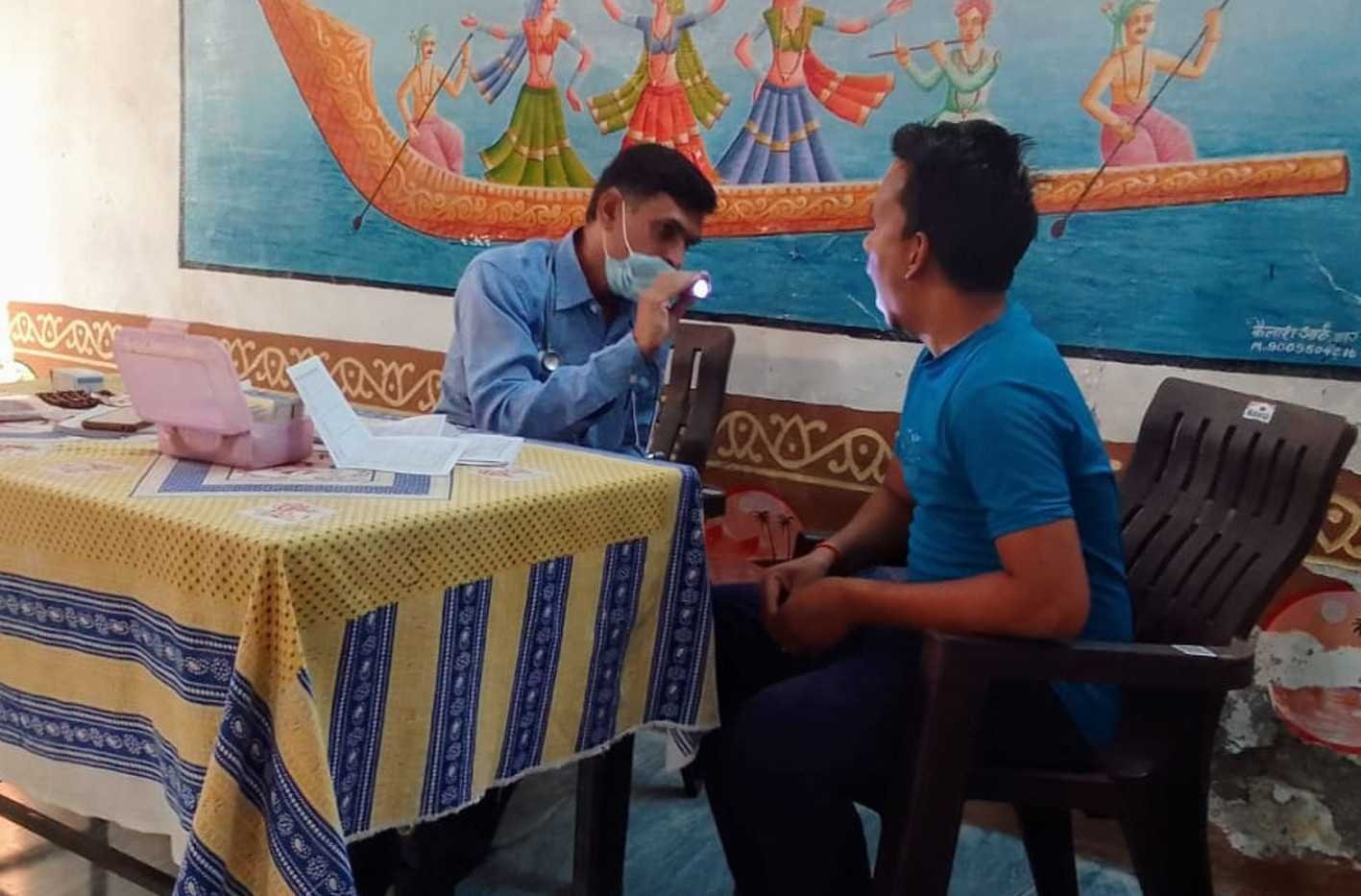 विद्यार्थियों का किया स्वास्थ्य परीक्षण