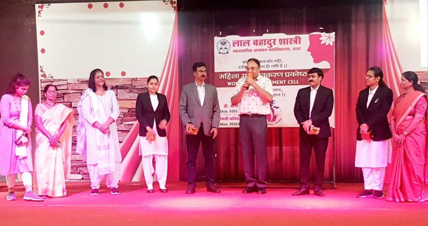 छात्राओं के न्यायायिक अधिकारों पर हुई कार्यशाला
