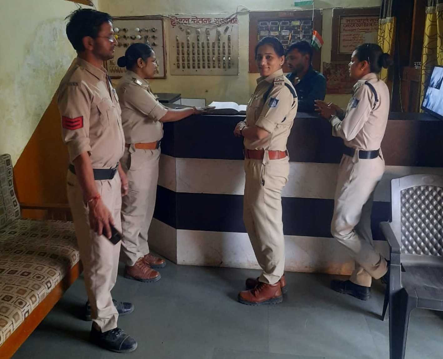होटल, लॉज में चलाया चैकिंग अभियान