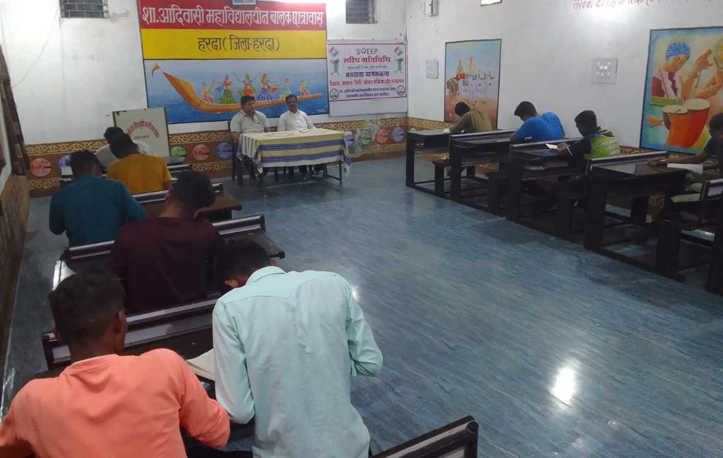 मतदाता जागरुकता पर हुई निबंध प्रतियोगिता  