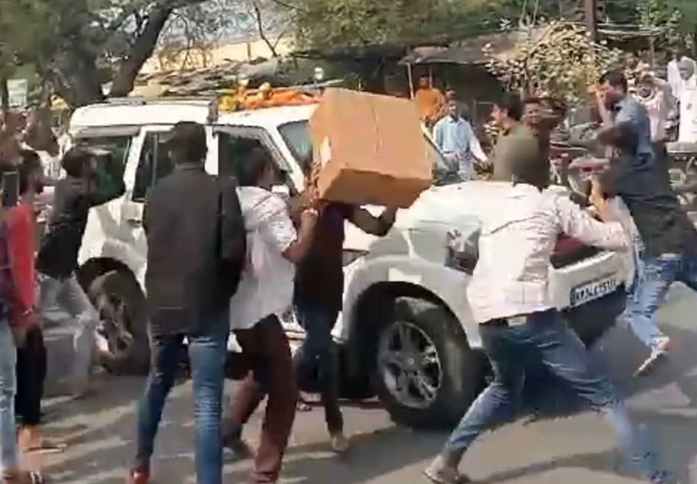 कांग्रेस प्रत्याशी दीपक जोशी का विरोध