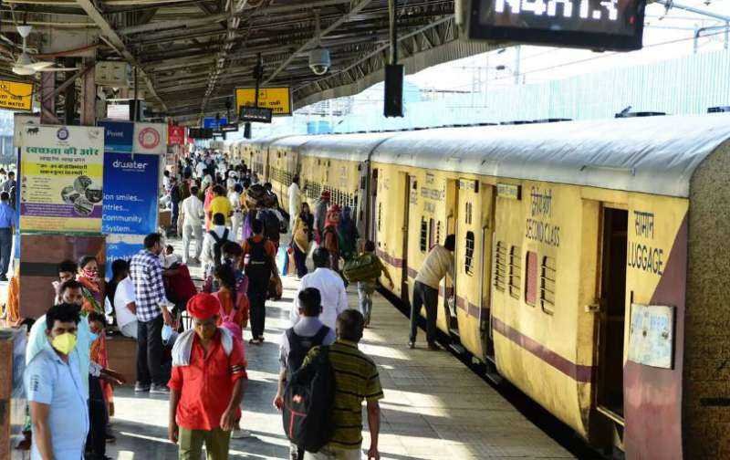 देशभर के रेलवे स्टेशनों का कायाकल्प करना हमारी सरकार की प्राथमिकता: पीएम मोदी