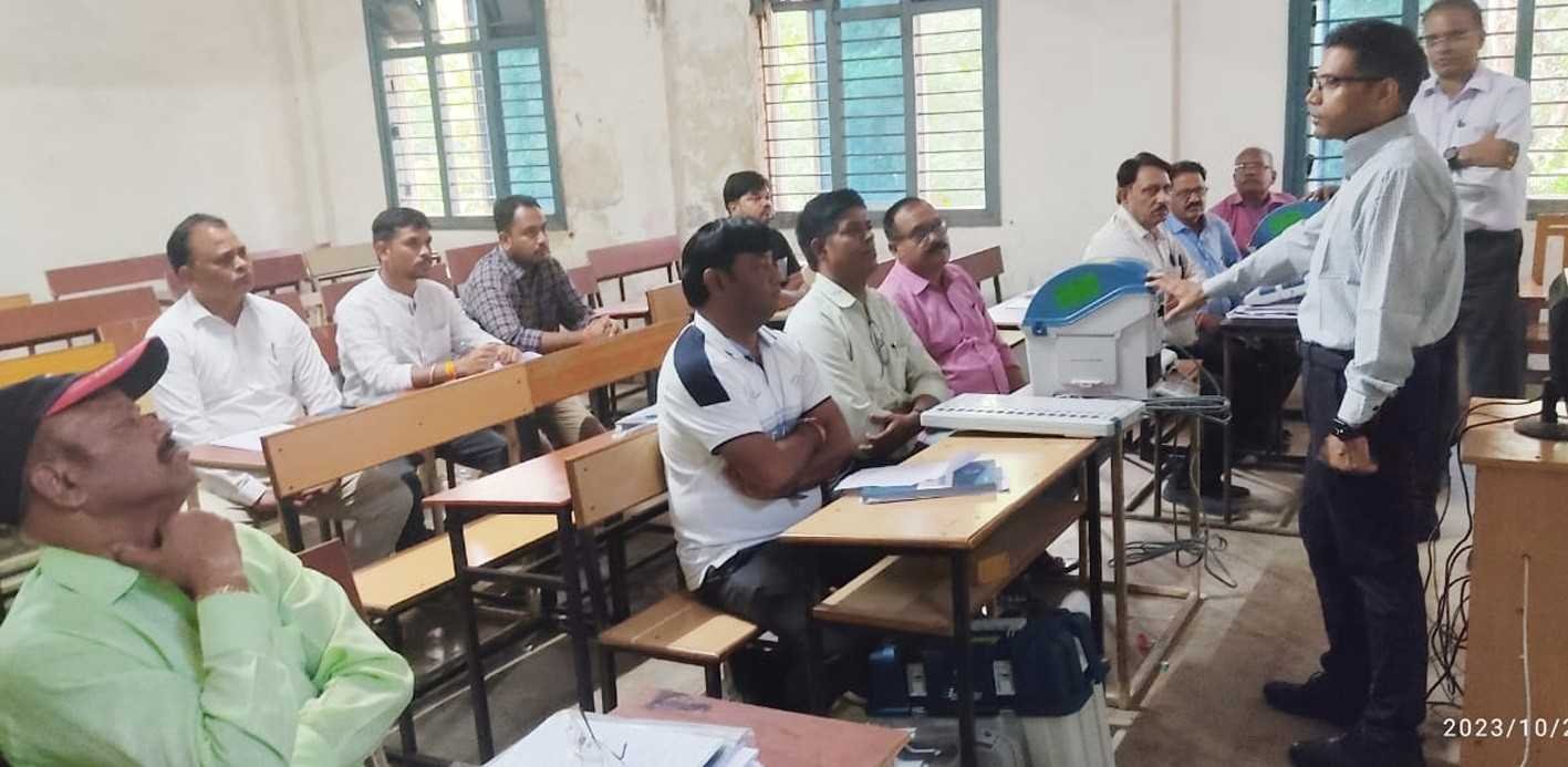 सेक्टर अधिकारियों को दिया प्रशिक्षण