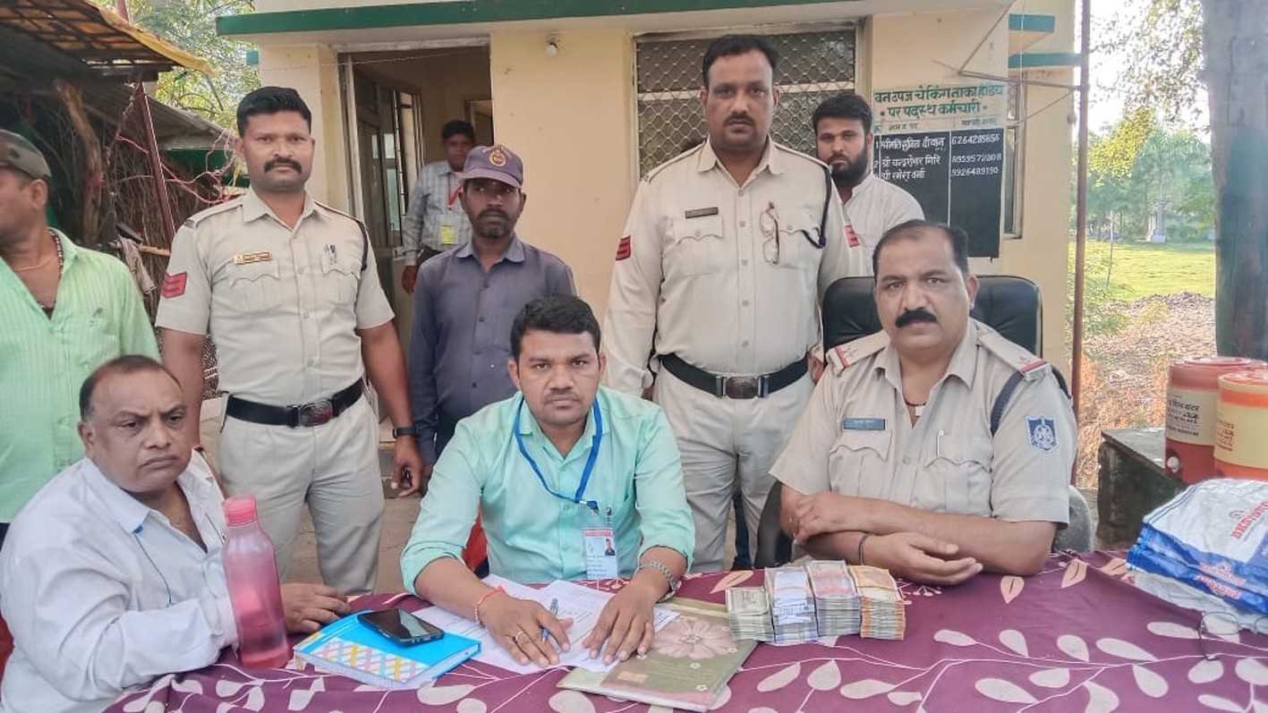 स्थैतिक निगरानी दल ने नगदी जप्त की