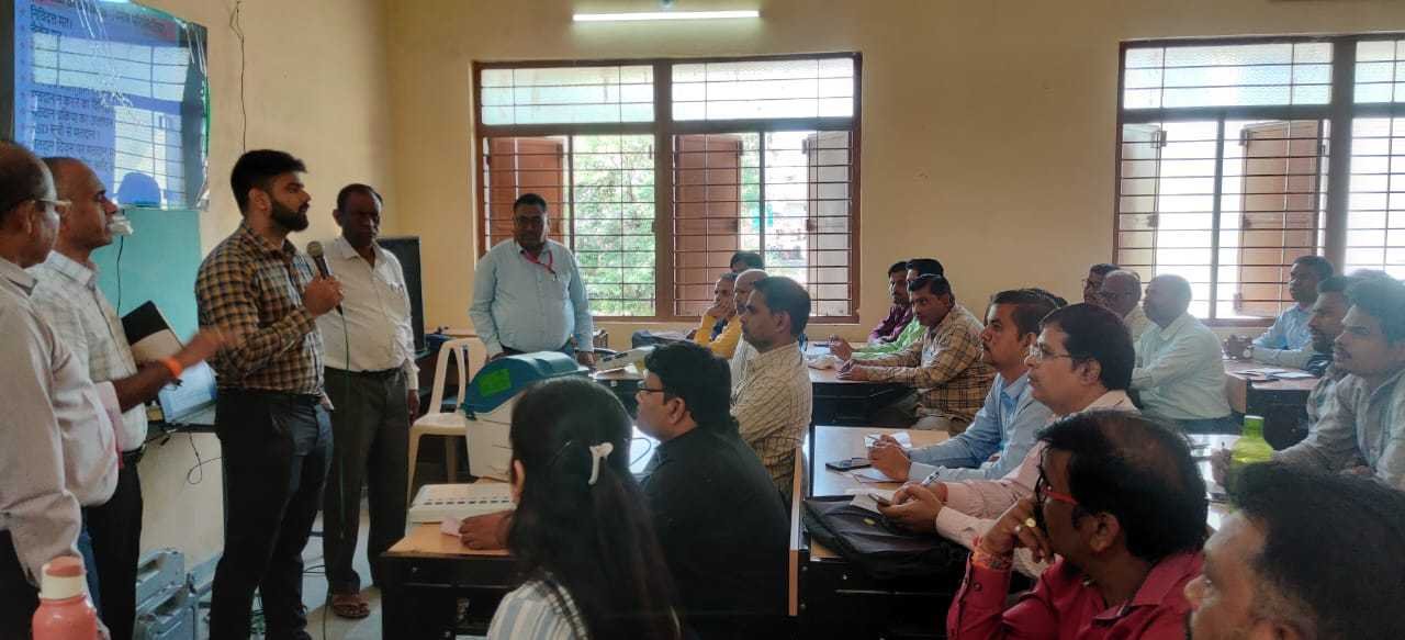 मतदान दलों का प्रशिक्षण जारी