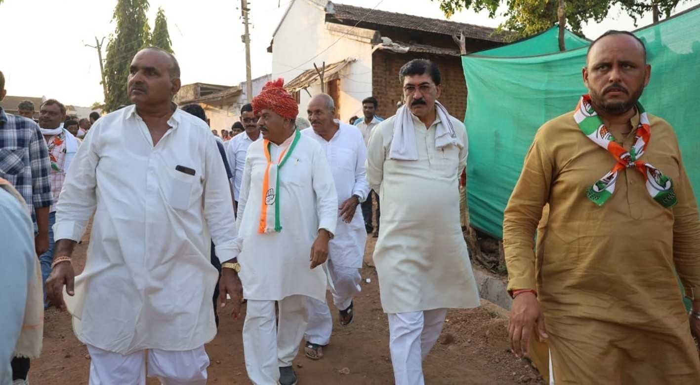 कांग्रेस प्रत्याशी ने किया जनसंपर्क