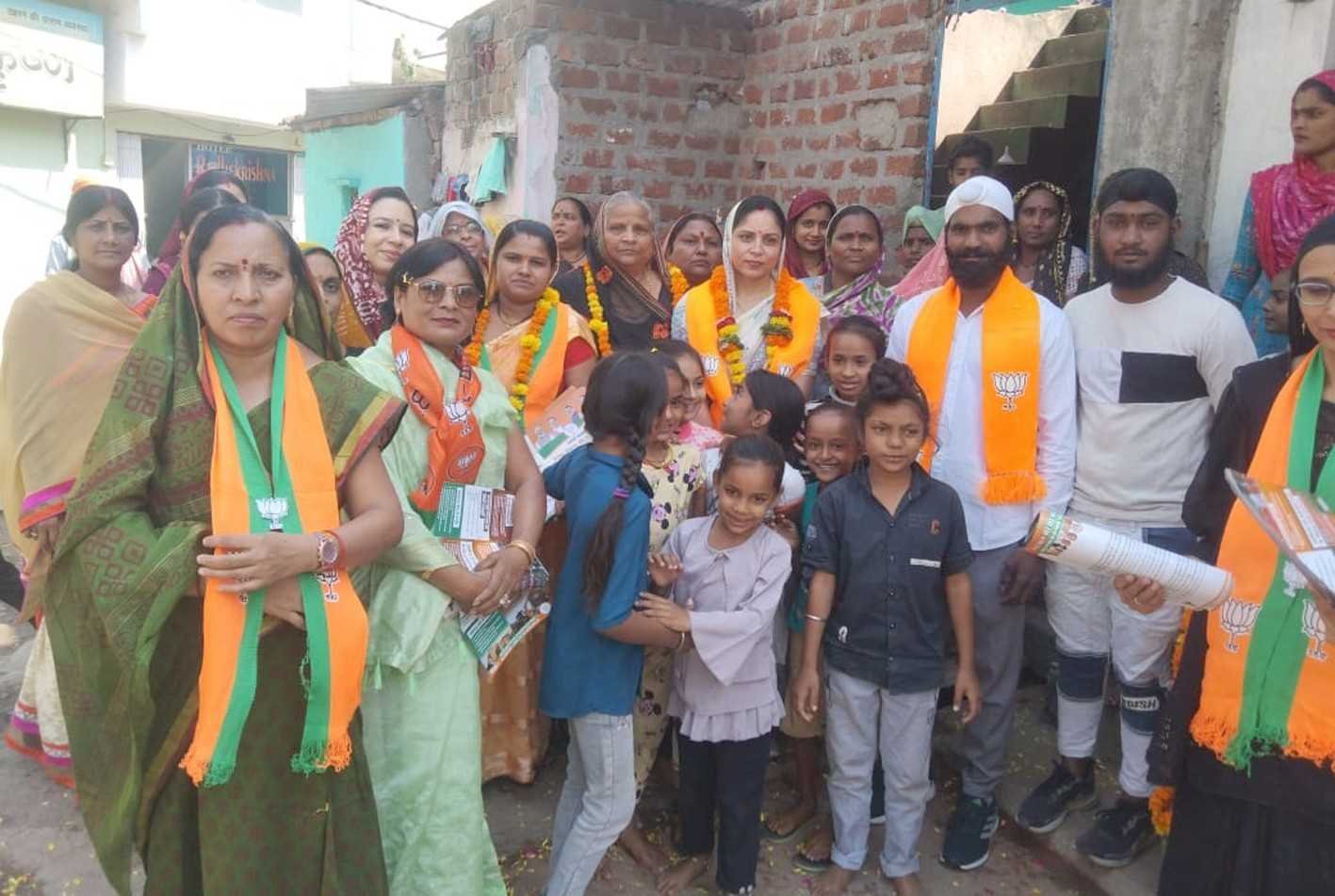 महिला मोर्चा ने किया सघन जनसंपर्क
