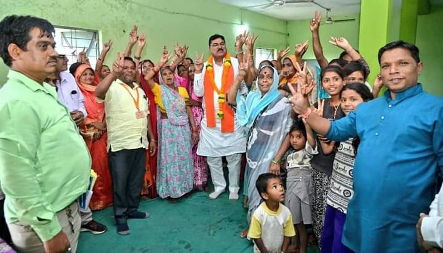 भाजपा प्रत्याशी कमल पटेल ने किया जनसंपर्क