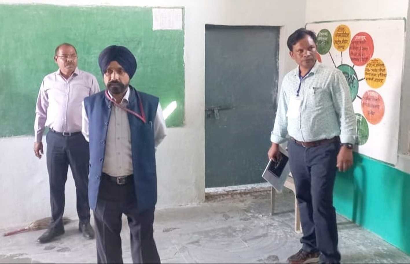प्रेक्षक बाली ने मतदान केन्द्रों का किया निरीक्षण