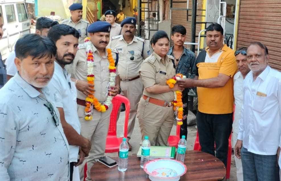 मोहल्ला जनसंवाद कर वार्डवासियो से रूबरू हुए एसडीओपी और टी आई