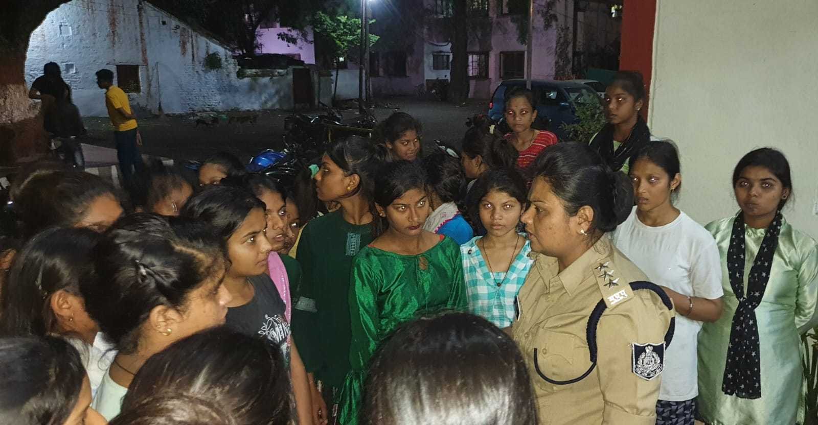 शासकीय नवीन सीनियर अनुसूचित जाति कन्या छात्रावास अधीक्षका ने छात्रा के साथ की मारपीट
