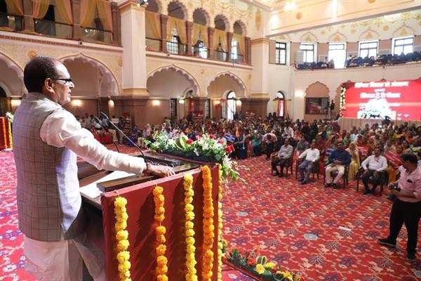 मुख्यमंत्री श्री चौहान ने 36 लाख से अधिक बहनों के खातों में 219 करोड़ रूपए अंतरित