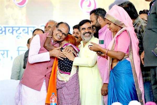 दो रुपए का आर्शीवाद और तीन दशक की जीत का सफर