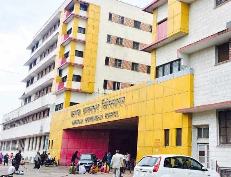 MY हॉस्पिटल में डॉक्टर बन पहुंचा युवक कर रहा था चोरी, मरीज की सतर्कता से रंगेहाथों धराया