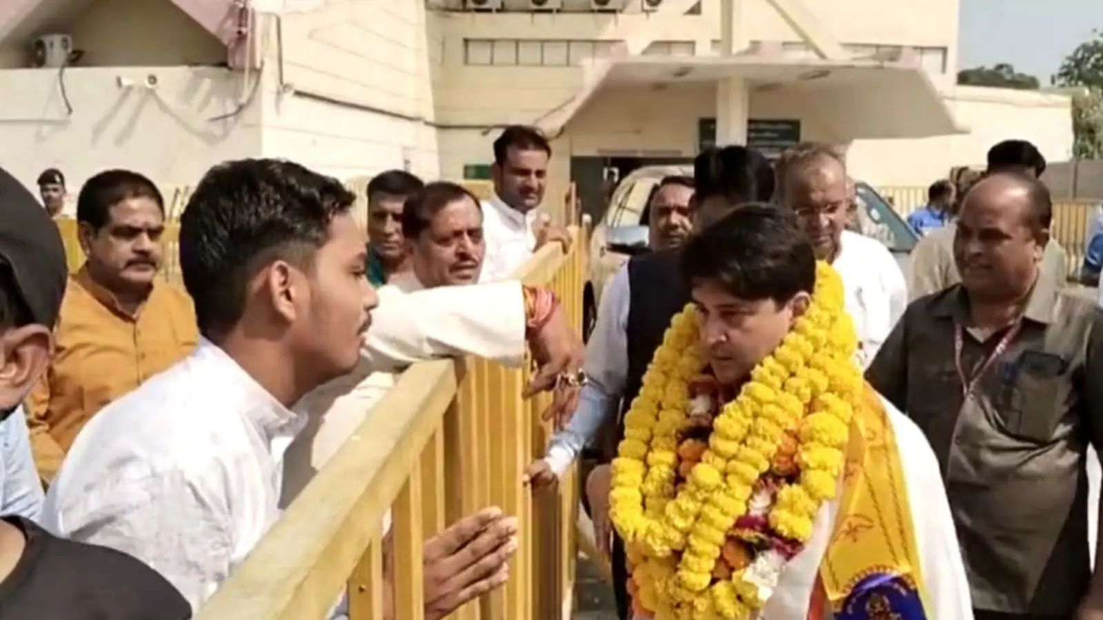 “इंडिया” “भारत” विवाद पर बोले सिंधिया, मातृभूमि के नाम का विरोध करना ये देश का दुर्भाग्य