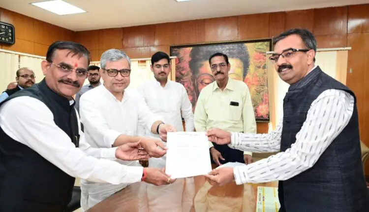 वीडी शर्मा ने मुख्य निर्वाचन पदाधिकारी को सौंपा ज्ञापन, फॉर्म 12D को लेकर की ये मांग