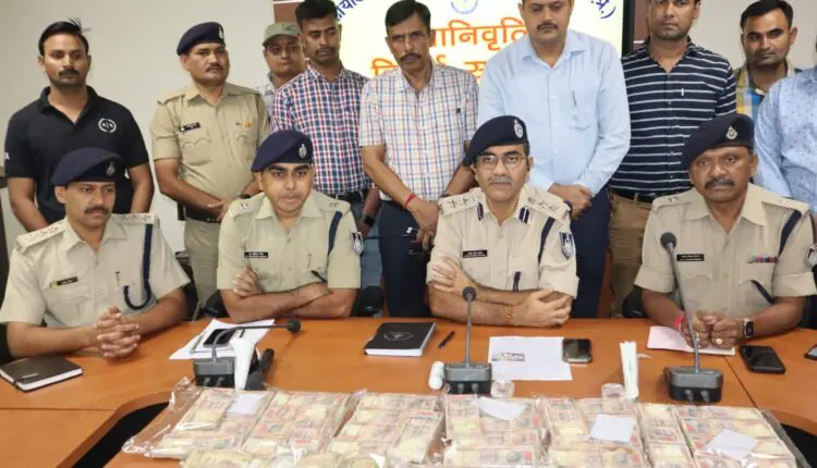 विधानसभा चुनावों में खपाने के लिए लाये गए 47 लाख रुपये के 500,1000 के पुराने नोट जब्त, आरोपी गिरफ्तार