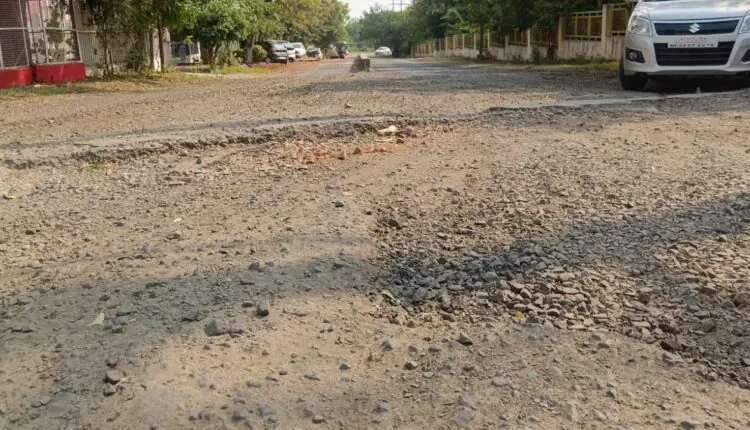 बाग मुगालिया इलाके के रहवासी जर्जर सड़कों से परेशान, कहा ‘चुनाव में इस मुद्दे को ध्यान में रखकर देंगे वोट’