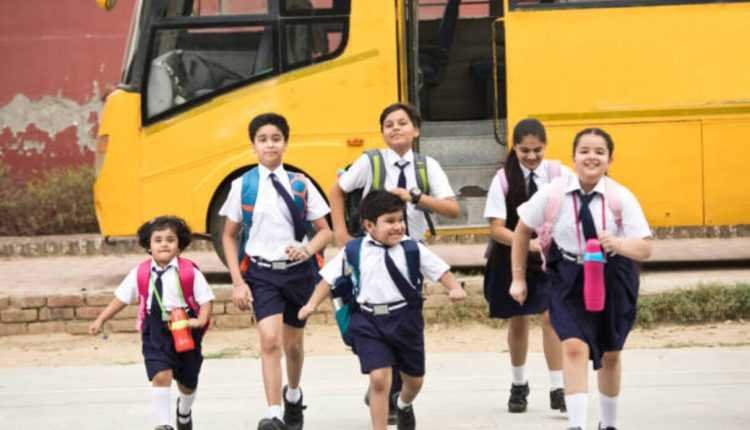 अक्टूबर में 1 से 12वीं तक के छात्रों को मिलेगा लंबे अवकाश का लाभ, 12 दिन बंद रहेंगे स्कूल,
