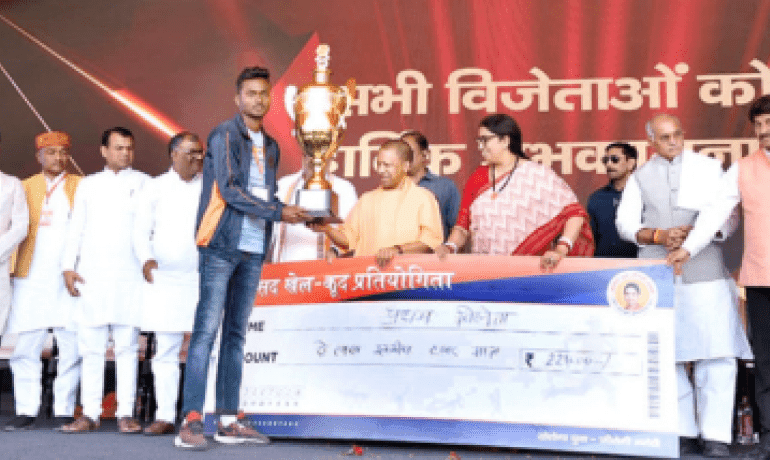 मुख्यमंत्री योगी आदित्यनाथ एवं केन्द्रीय मंत्री स्‍मृति जूबिन इरानी ने अमेठी सांसद खेल-कूद प्रतियोगिता-2023′ के विजेता खिलाड़ियों को दिए पुरस्कार