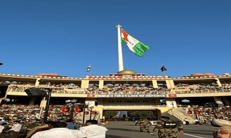भारत-पाकिस्‍तान सीमा की अटारी चेक-पोस्‍ट पर लगाया गया देश का सबसे ऊँचा राष्ट्रीय ध्वज