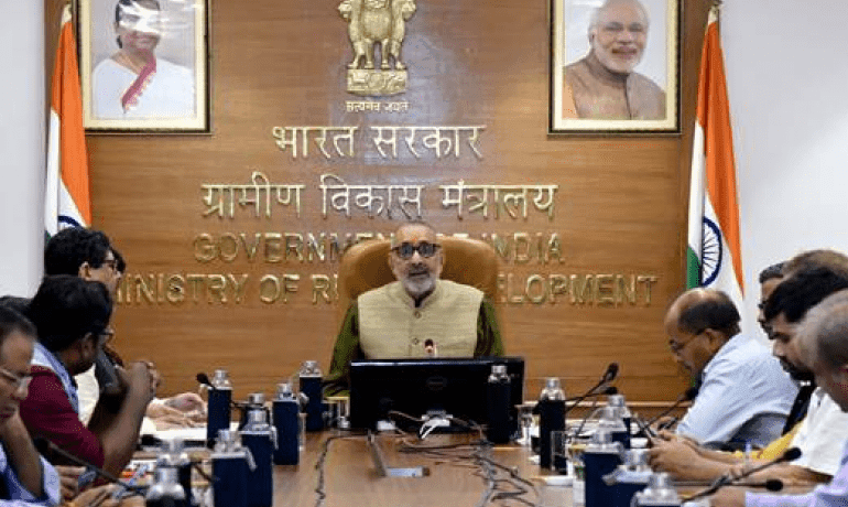 सरकार इस साल के अंत तक 2 करोड़ लखपति दीदी तैयार करने का पूरा प्रयास कर रही है