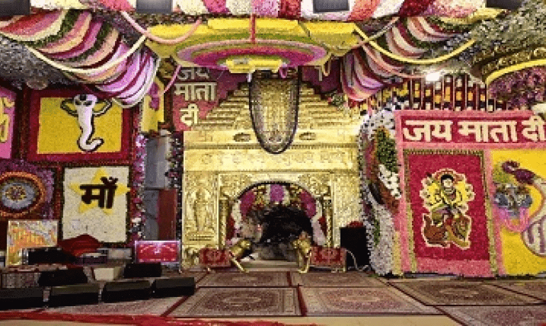 माता वैष्णो देवी मंदिर जाने वाले तीर्थयात्रियों की संख्या इस साल 80 लाख के पार हुई