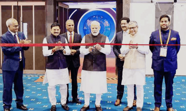 प्रधानमंत्री नरेंद्र मोदी ने कहा भारत न केवल देश भर में 5जी नेटवर्क का विस्तार कर रहा है बल्कि 6जी तकनीक में भी आगे बढ़ रहा है