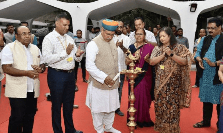 संस्कृति राज्य मंत्री अर्जुन राम मेघवाल ने ‘अपशिष्ट से कला’ – ‘स्क्रैप से मूर्तिकला’ प्रदर्शनी का उद्घाटन किया
