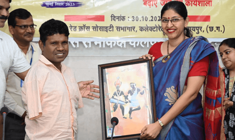 दिव्यांग मतदाताओं के सुगम मतदान के लिए किए जा रहे प्रयासों का उठाएं अधिकतम लाभ