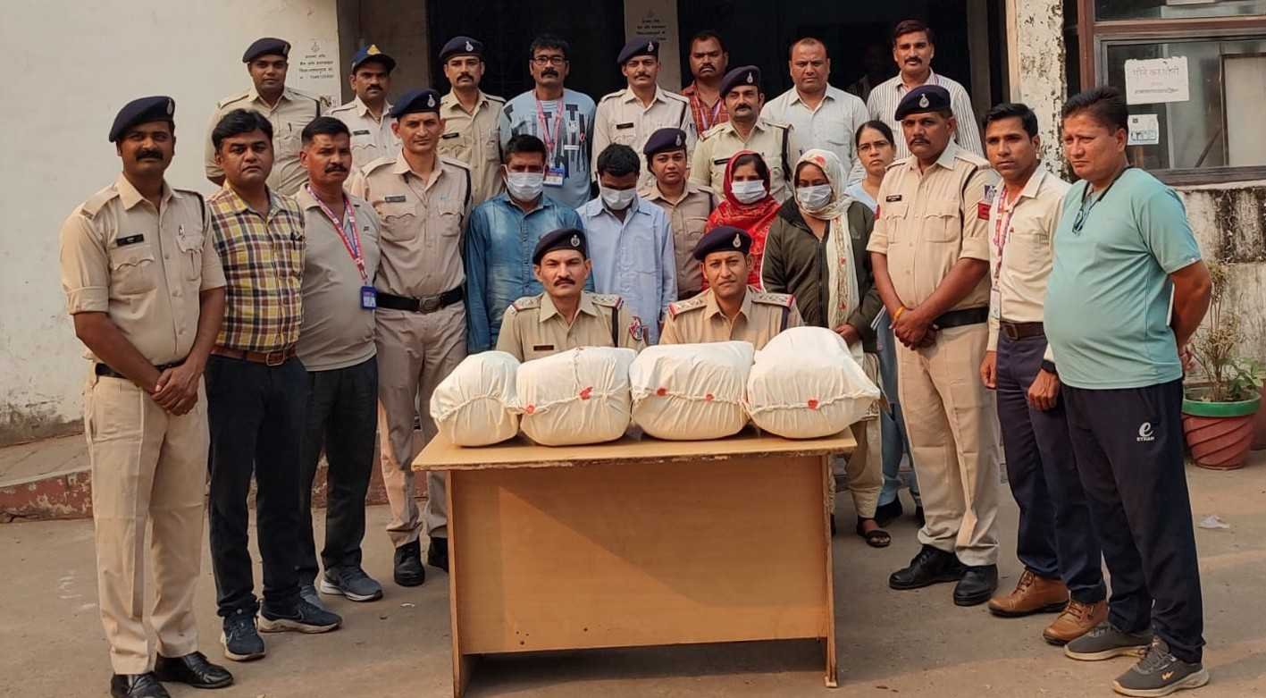 पुलिस ने 35 किलो अवैध गांजे के साथ दो महिला-दो पुरुषों को पकड़ा