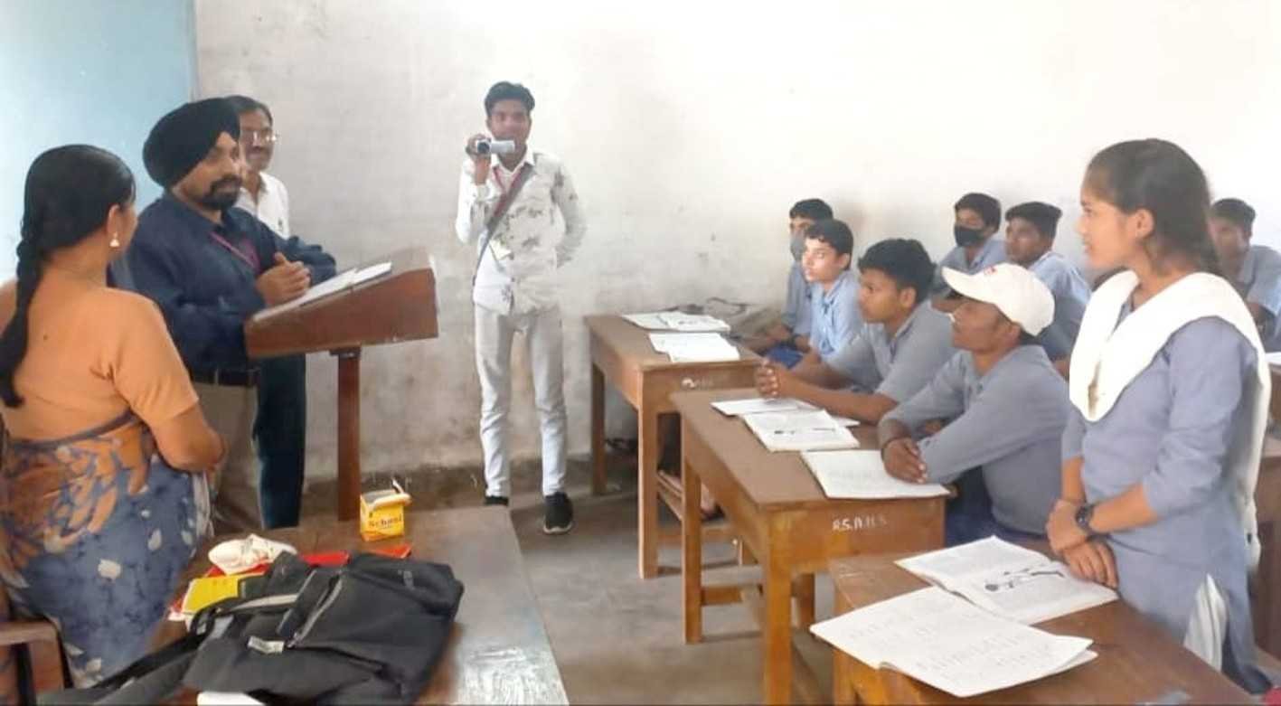 प्रेक्षक बाली ने मतदान केन्द्रों व चेक पोस्ट का किया निरीक्षण  