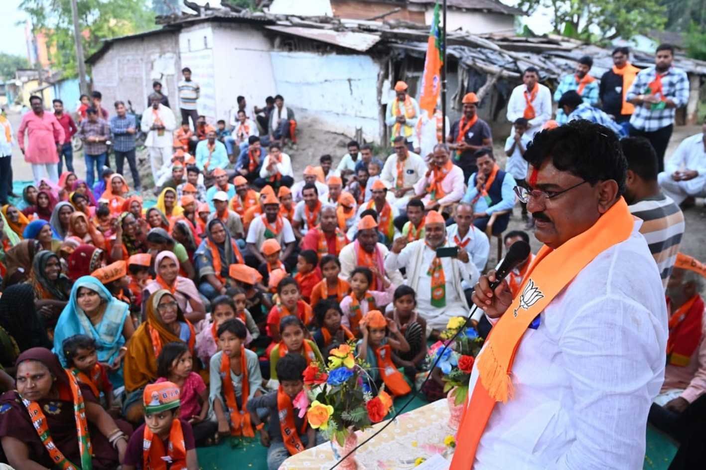 भाजपा प्रत्याशी कमल पटेल ने किया जनसंपर्क