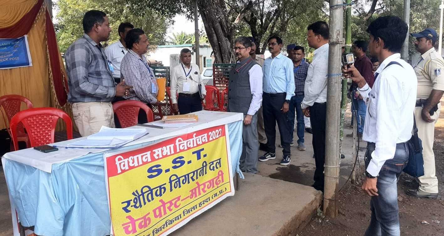 प्रेक्षक ने मतदान केद्रों का किया निरीक्षण  
