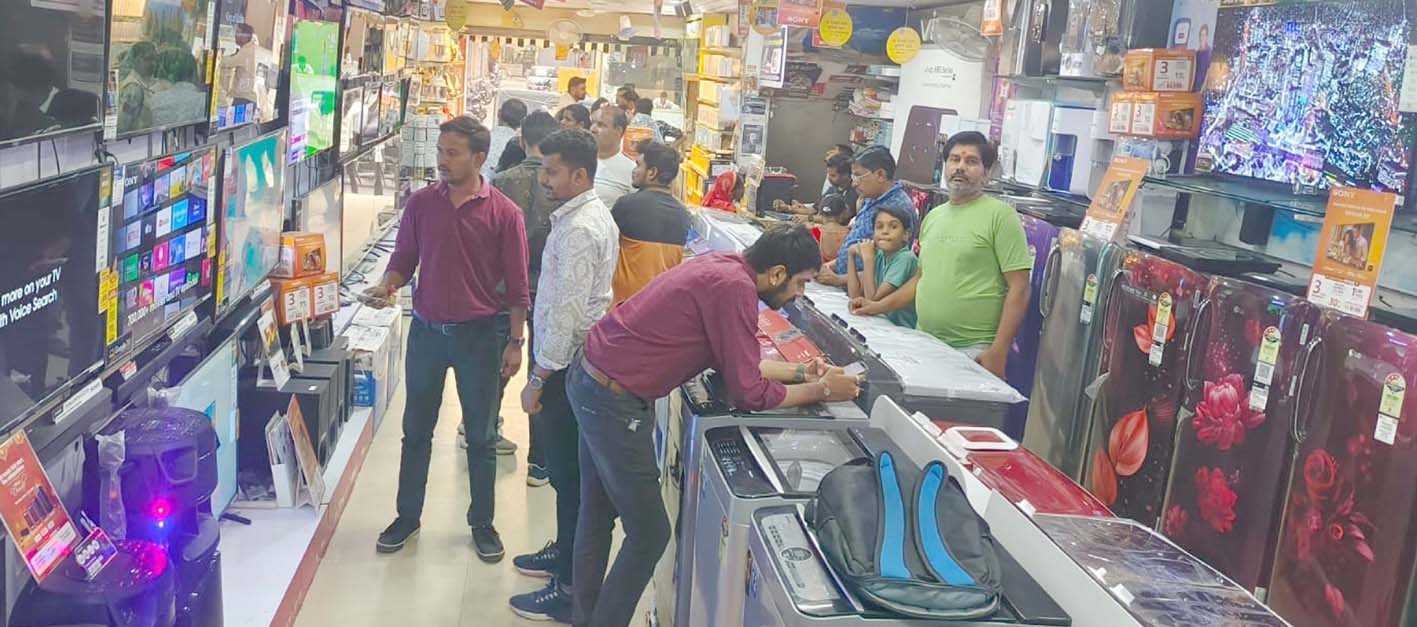 पुष्य नक्षत्र पर हुई बाजार में जमकर खरीदी