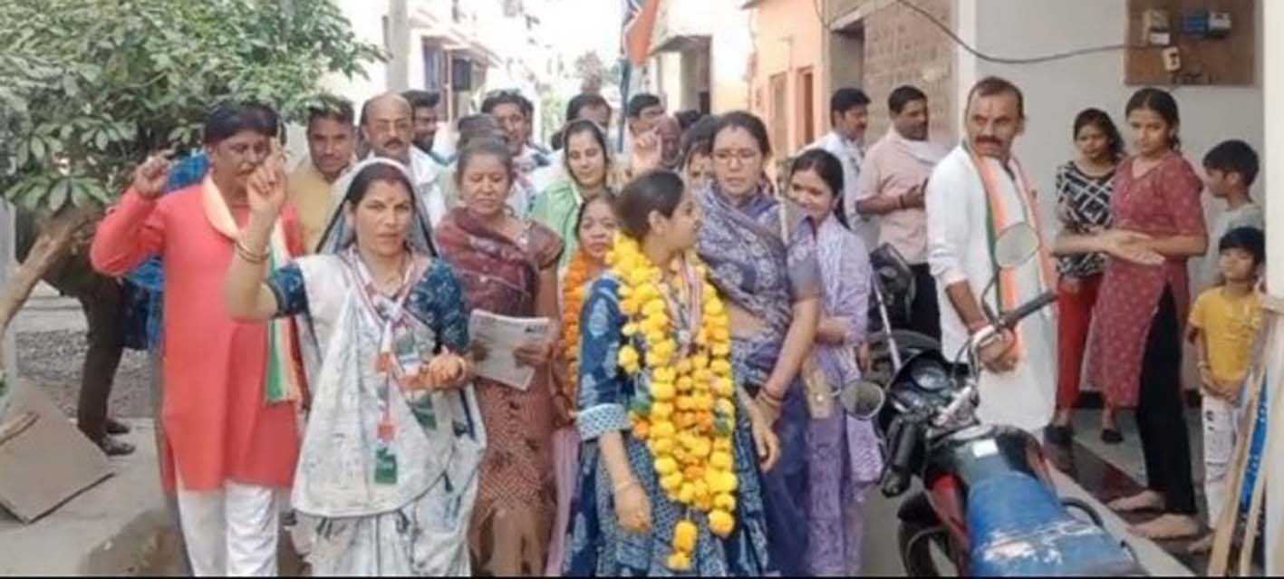 सीएम योगी और प्रियंका गांधी की सभा खातेगांव में  