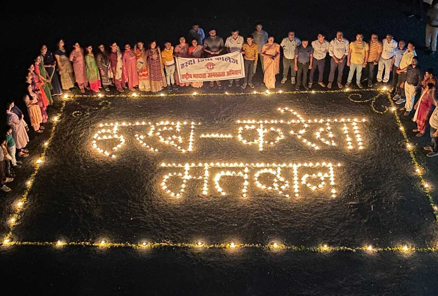 दीप जलाकर दिया मतदान करेगा हरदा का संदेश