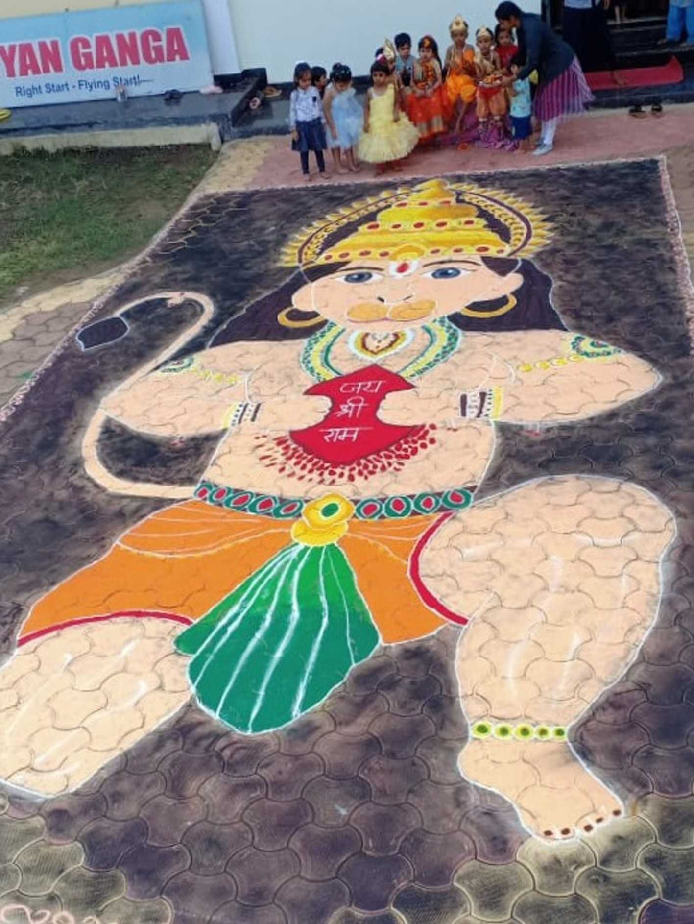 स्कूल में मना दीपोत्सव  राम-लक्ष्मण, जानकी के रूप में सजे बच्चे