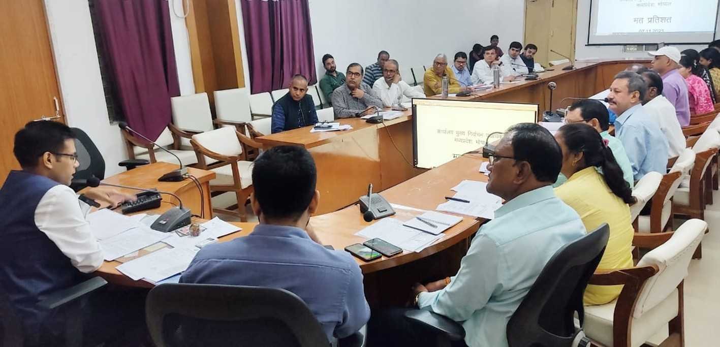विधानसभा निर्वाचन के मतदान दलों की सुविधा का पूरा ध्यान रखें