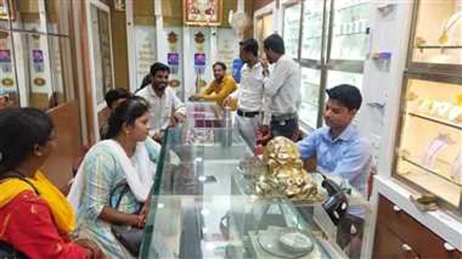 पांच दिवसीय दीप उत्सव पर्व की शुरूआत…  धनतेरस पर बाजार में उमड़े ग्राहक, करोड़ों का व्यापार