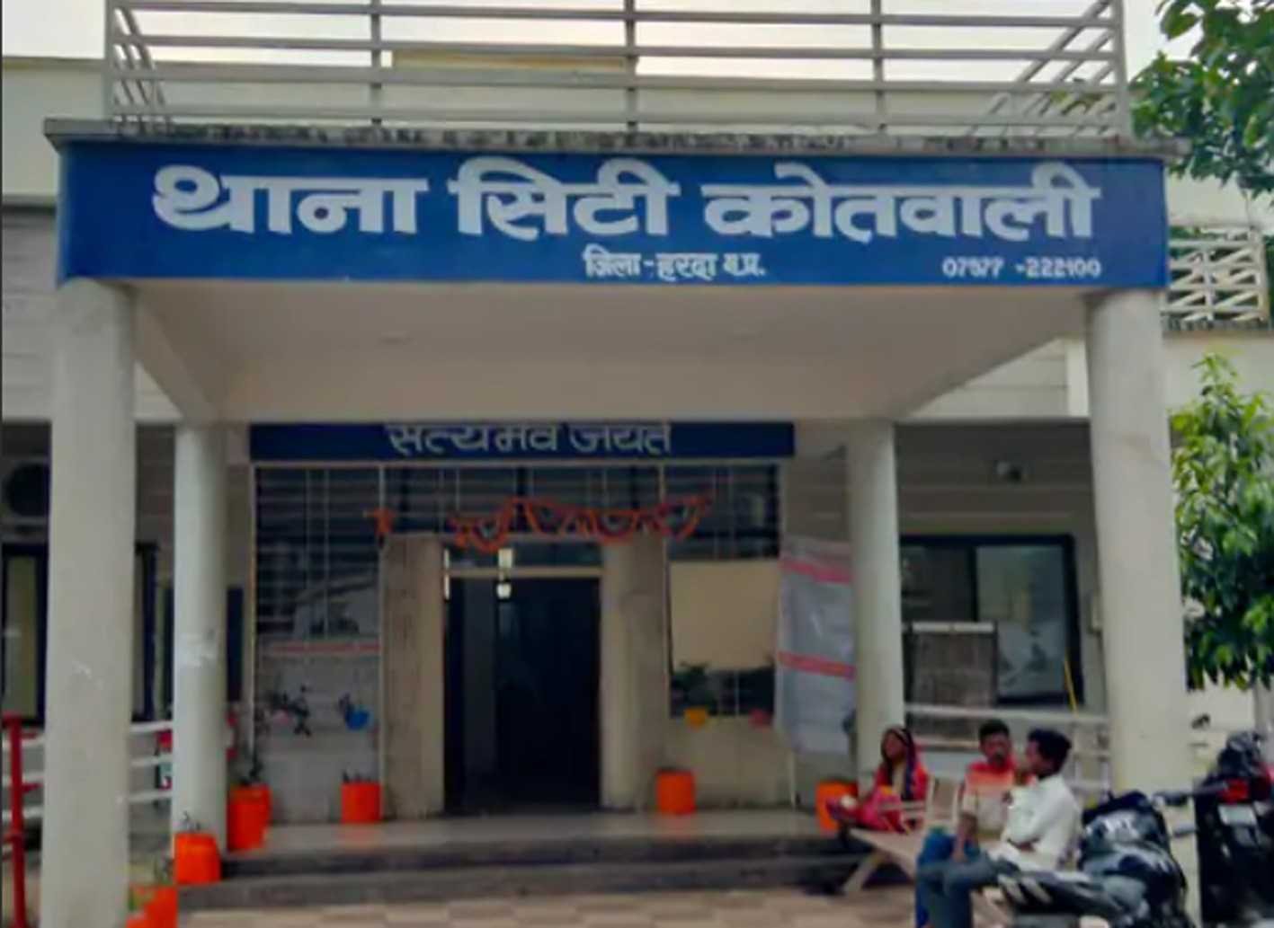 छुरा लेकर घूम रहे बदमाश को पुलिस ने किया गिरफ्तार