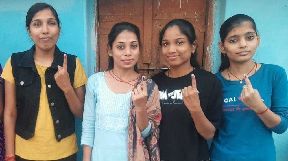 फर्स्ट टाइम वोटर्स में मतदान को लेकर उत्साह