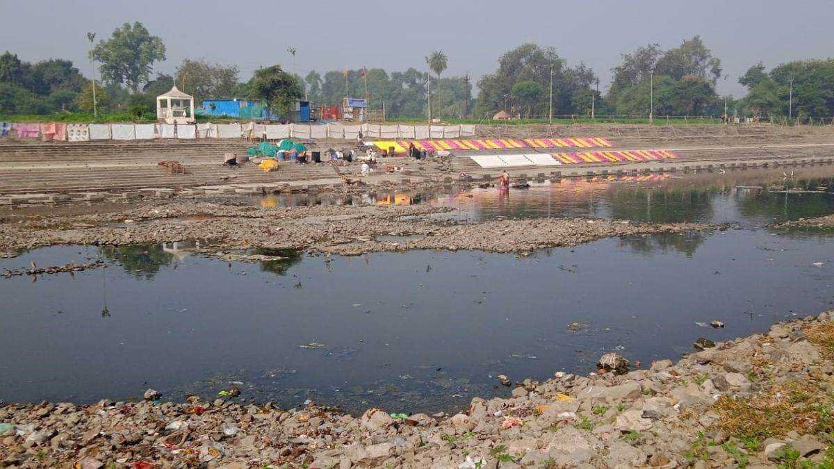 उज्जैन में मोक्षदायिनी शिप्रा का पानी हुआ मैला और बदबूदार, मर रहीं मछलियां