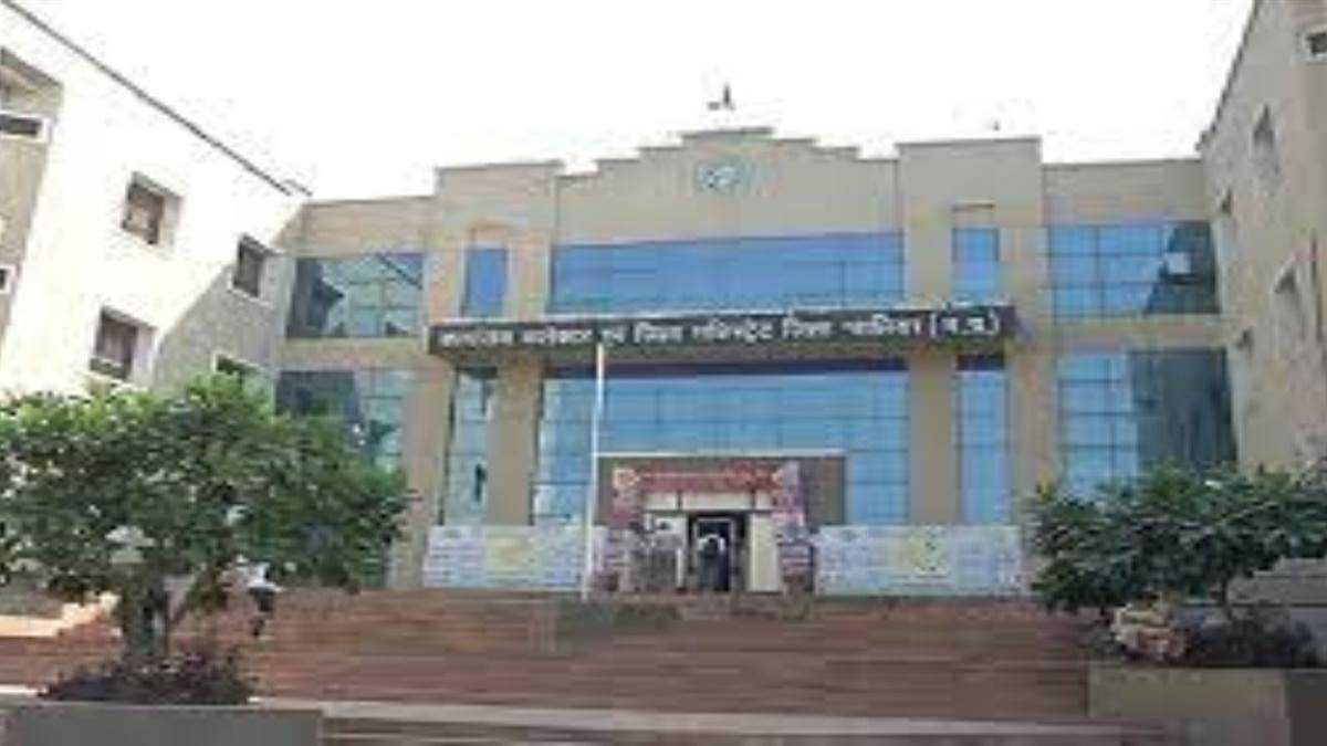 नौ बीघा की सरकारी जमीन हाथों से निकली